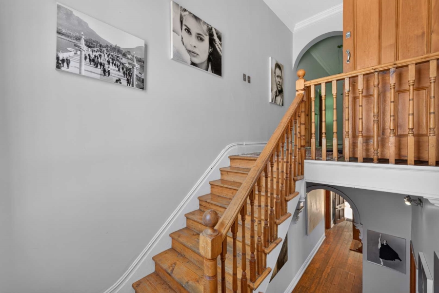 7 Bedroom Property for Sale in Oranjezicht Western Cape